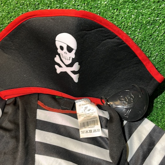 Buccaneer Pirate Outfit for Halloween or Dress Up EYEPATCH AND HAT INCLUDED! - Picture 2 of 3